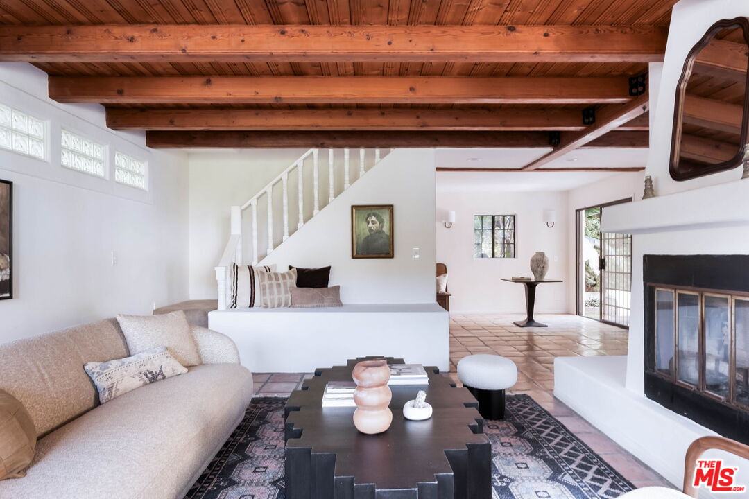 415 W Rustic Rd
