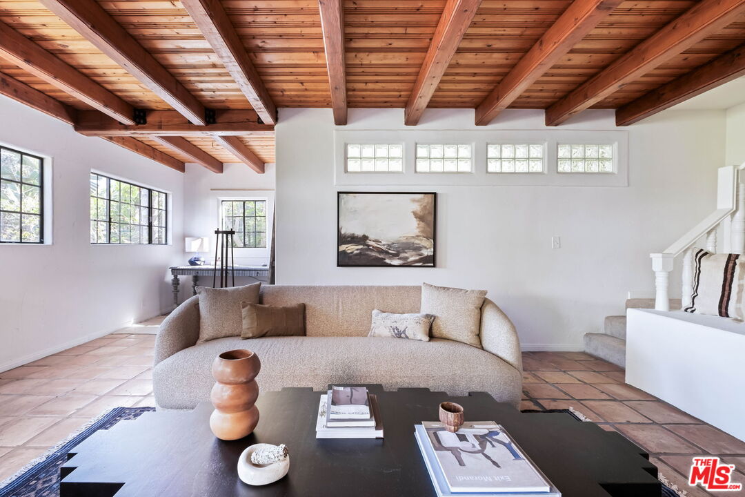 415 W Rustic Rd