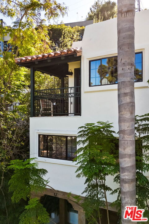 415 W Rustic Rd