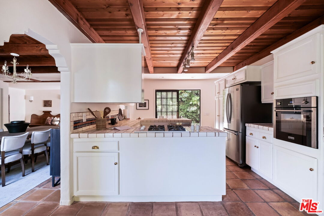 415 W Rustic Rd