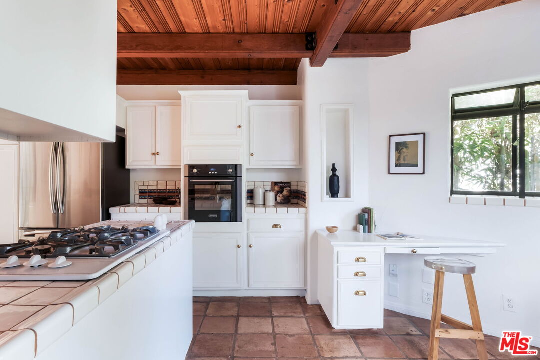 415 W Rustic Rd