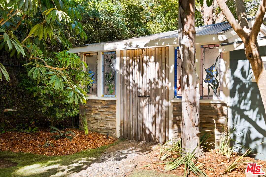 415 W Rustic Rd