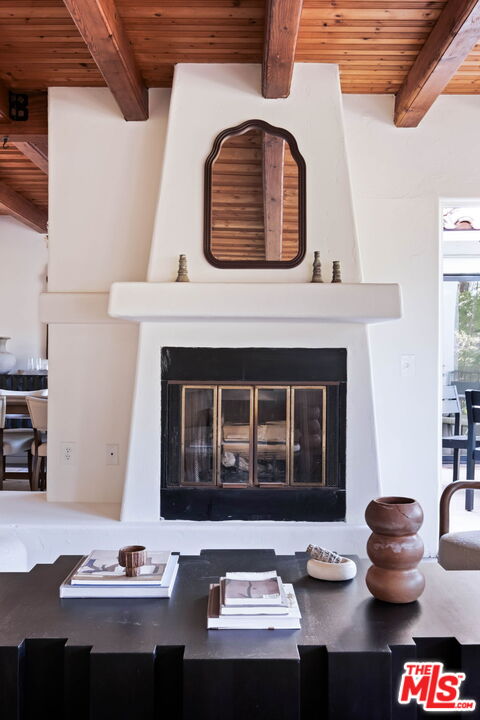 415 W Rustic Rd