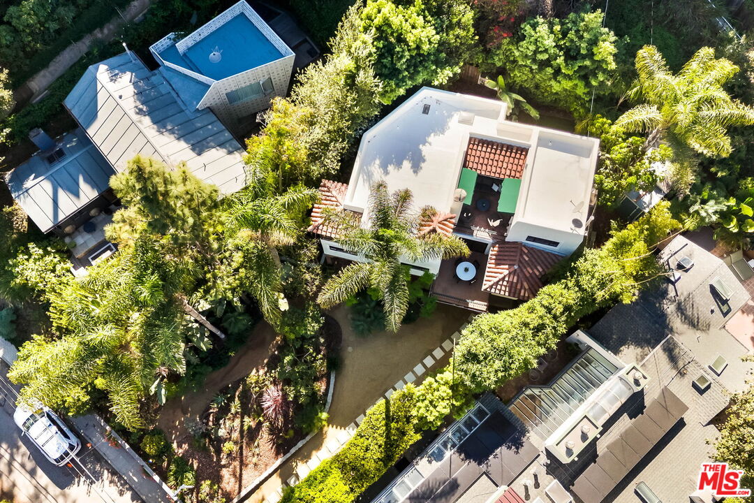 415 W Rustic Rd