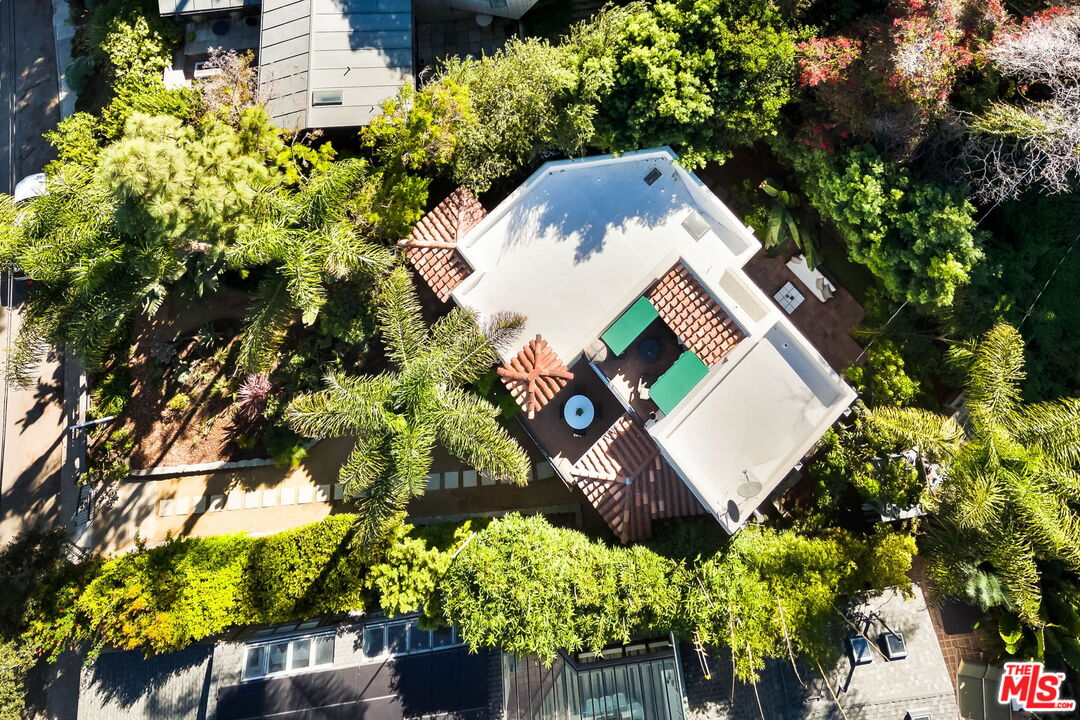 415 W Rustic Rd