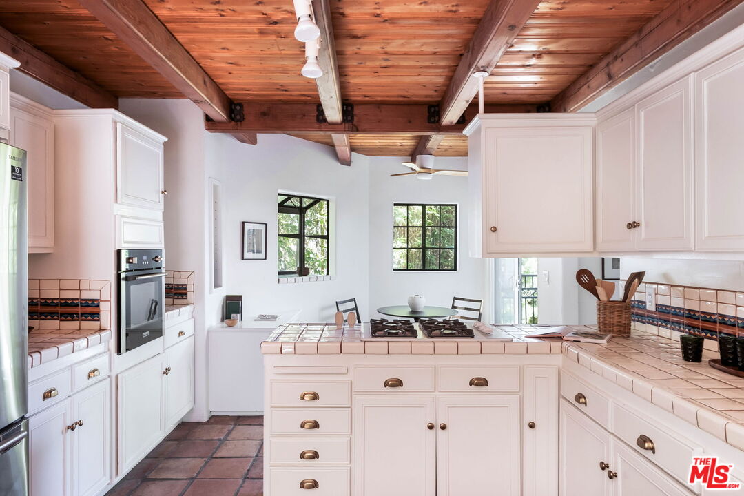 415 W Rustic Rd