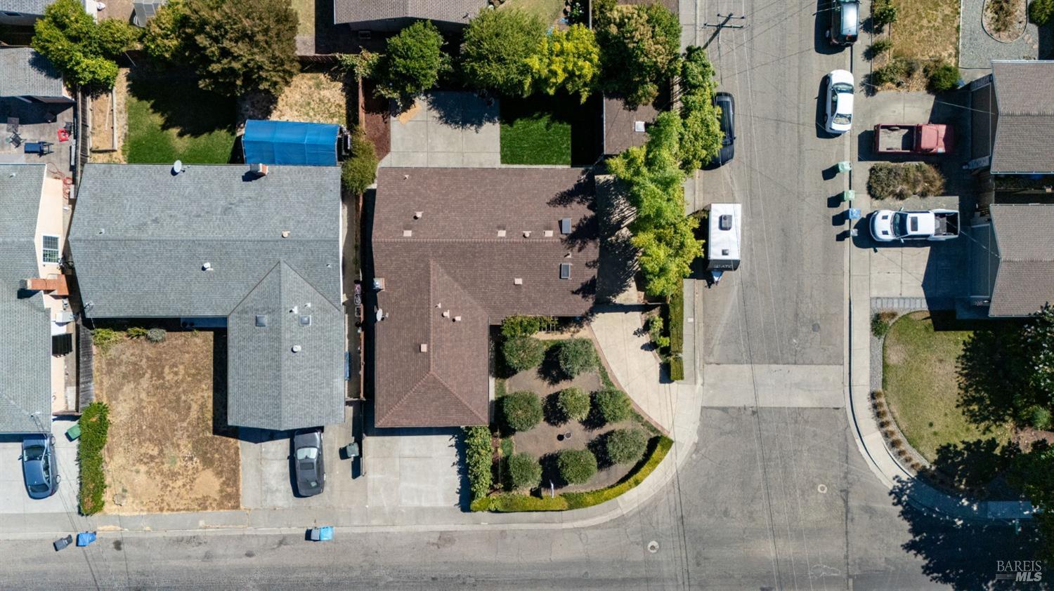 7482 Beverly Dr