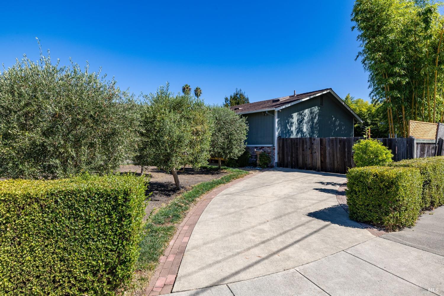 7482 Beverly Dr