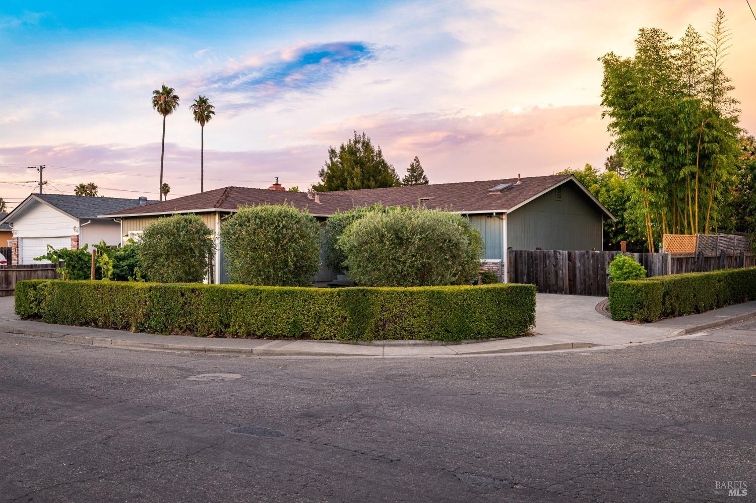 7482 Beverly Dr
