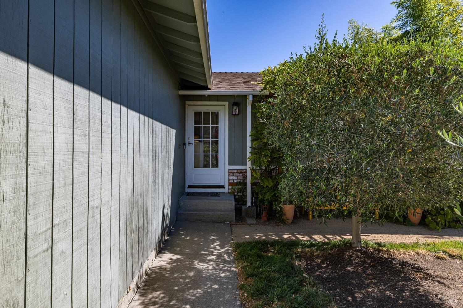 7482 Beverly Dr