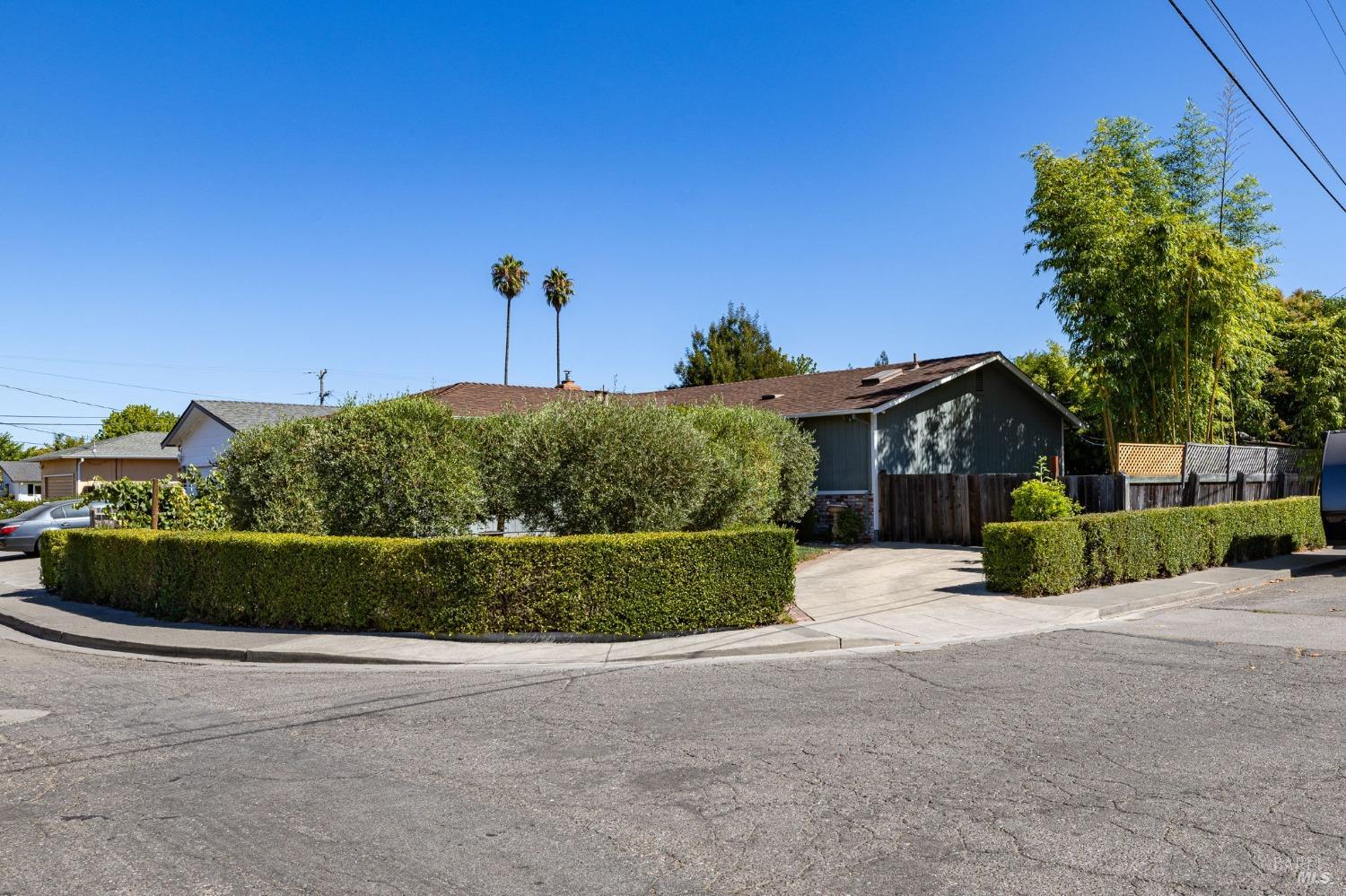 7482 Beverly Dr
