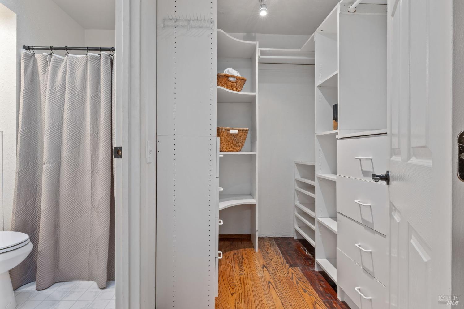 7482 Beverly Dr