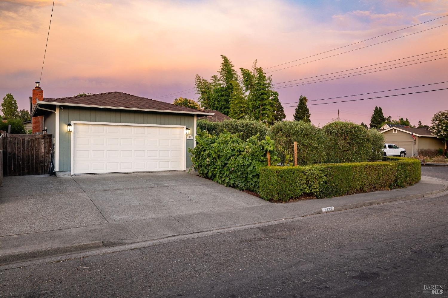 7482 Beverly Dr