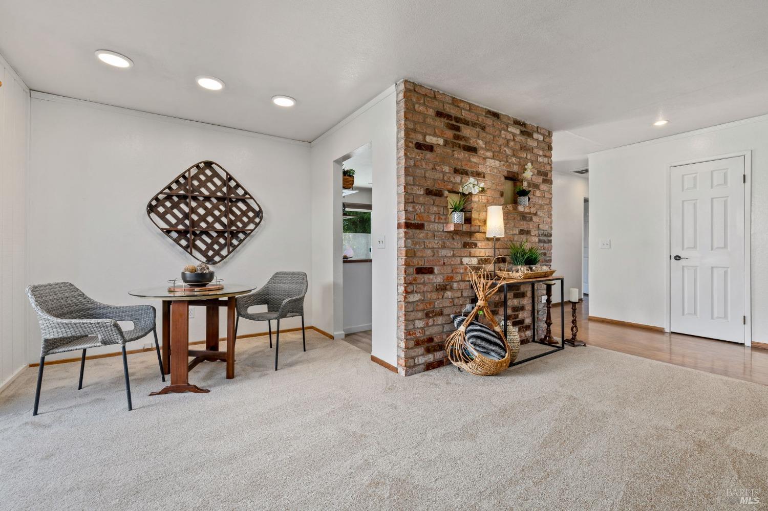7482 Beverly Dr