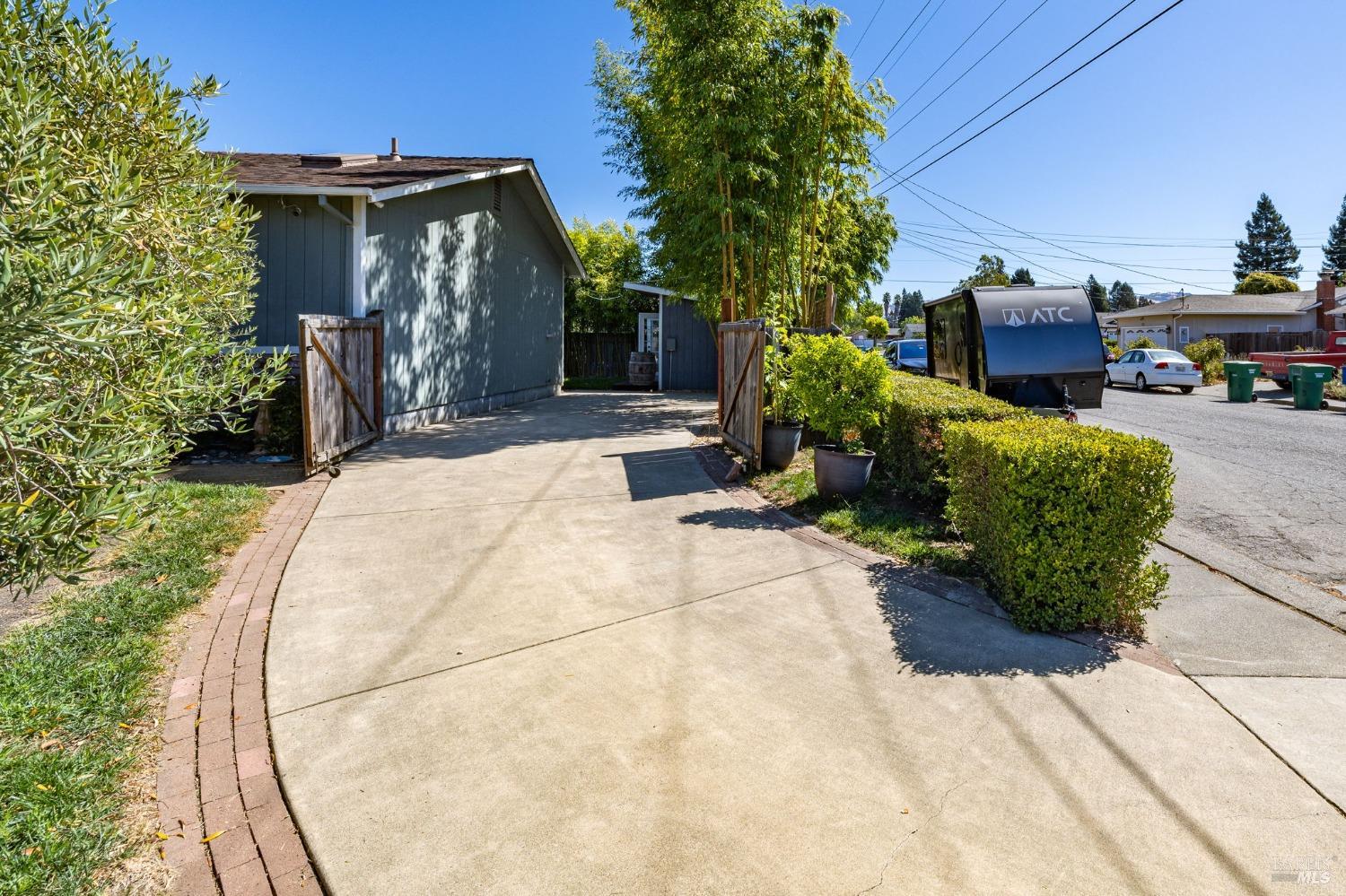 7482 Beverly Dr