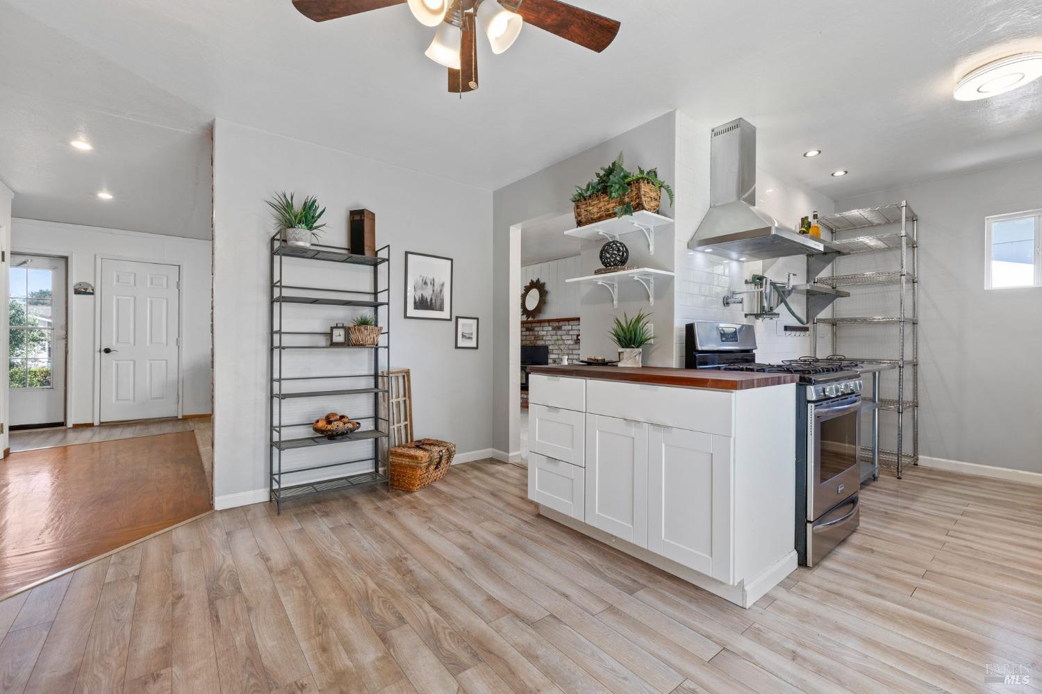 7482 Beverly Dr