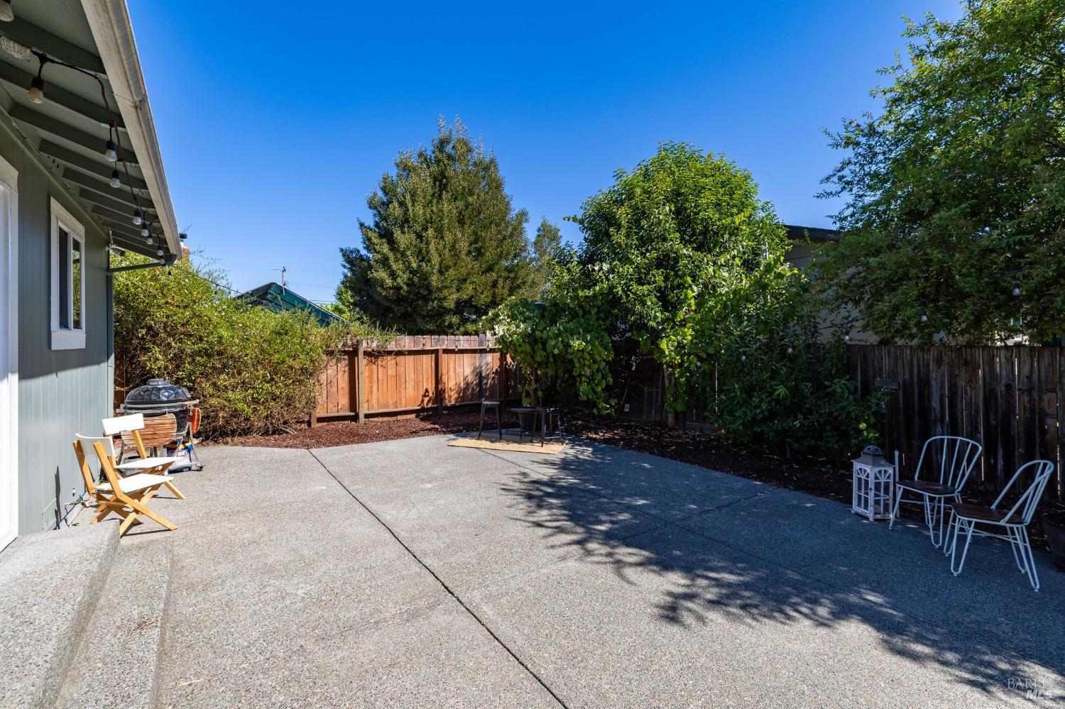 7482 Beverly Dr