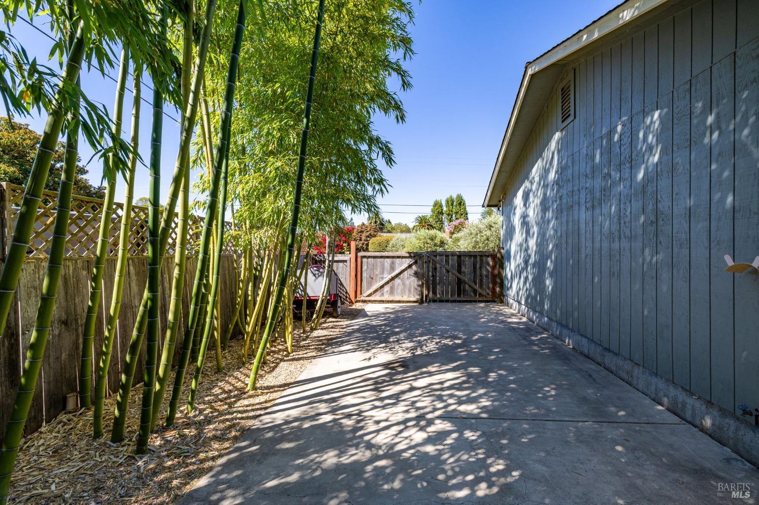 7482 Beverly Dr