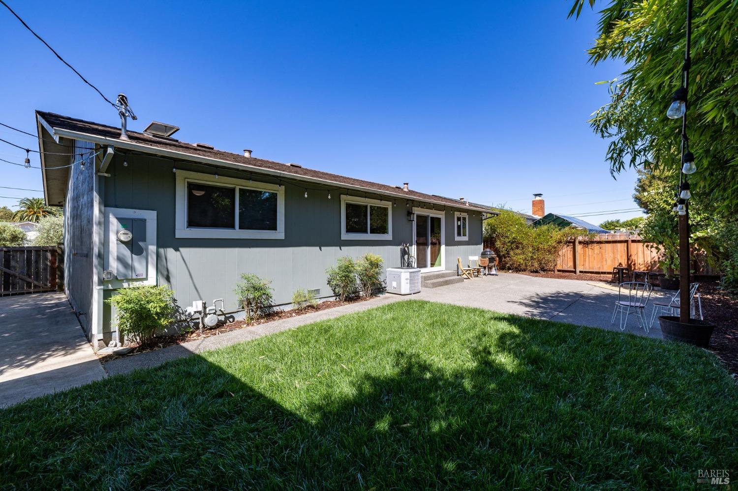 7482 Beverly Dr