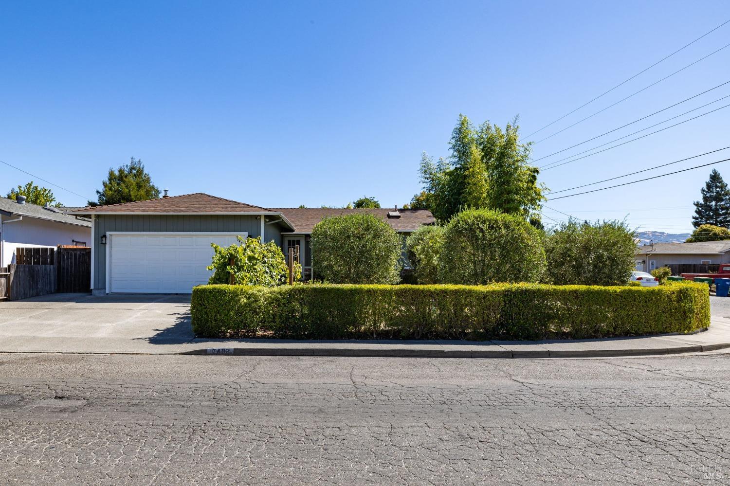 7482 Beverly Dr