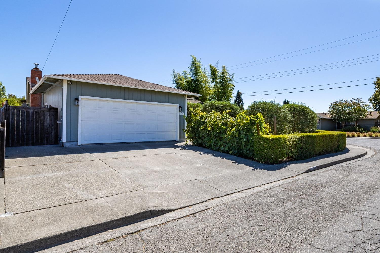 7482 Beverly Dr