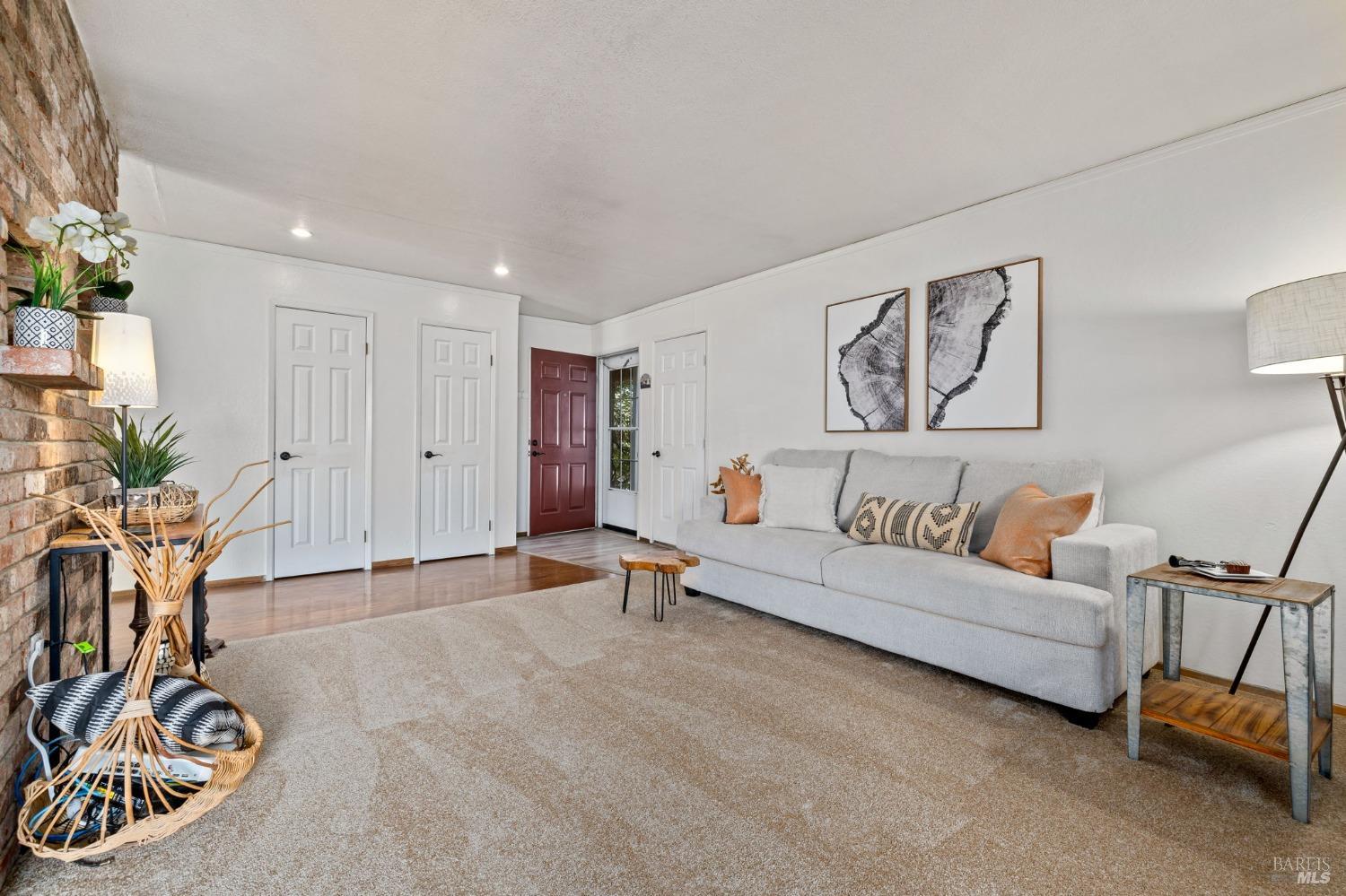 7482 Beverly Dr