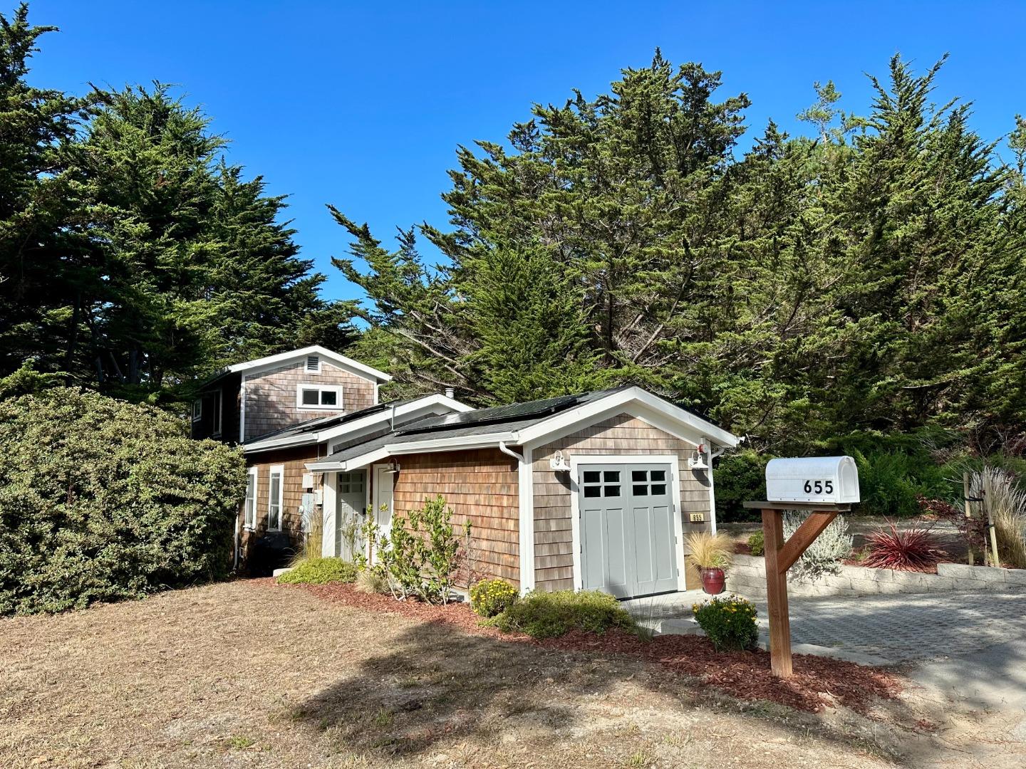 655 Vue De Mer Avenue