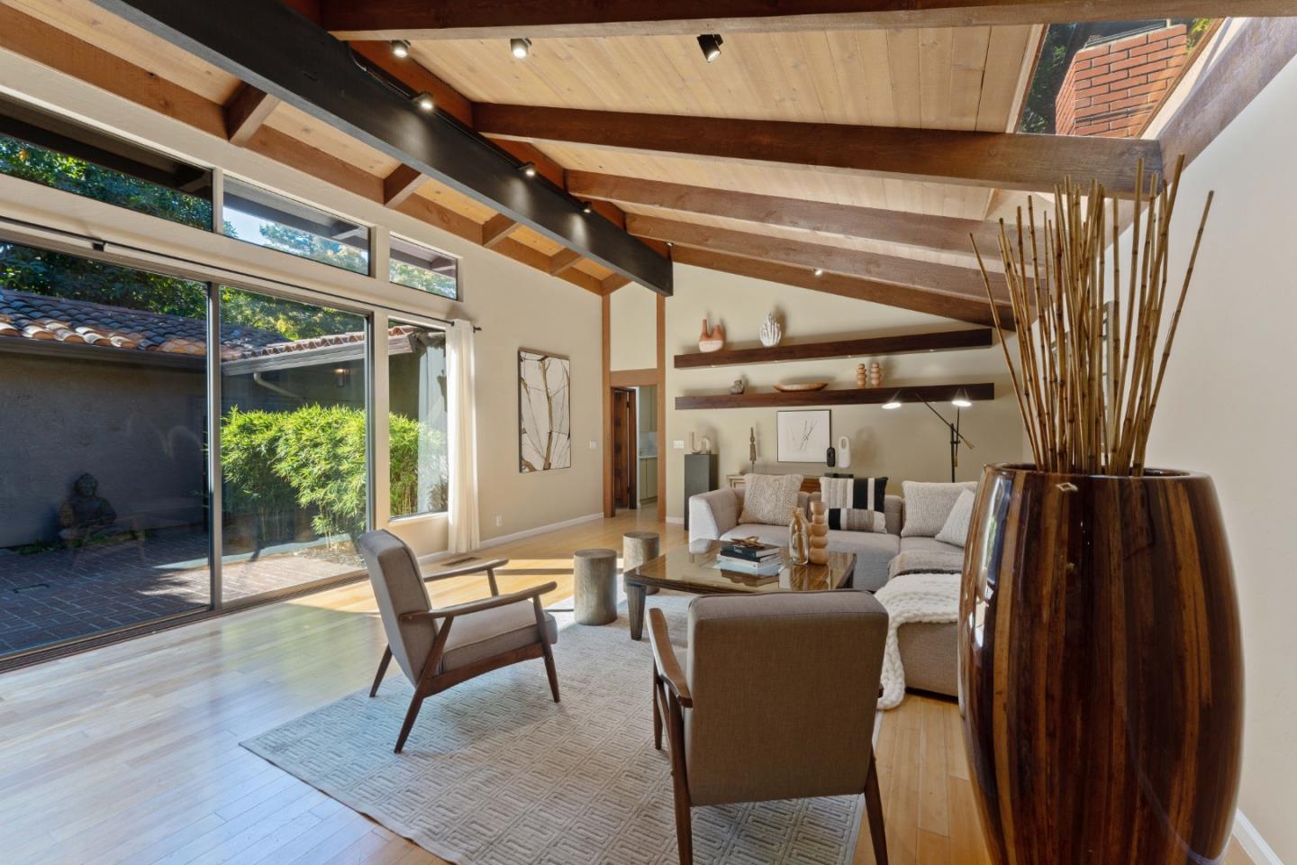 1585 Siesta Drive