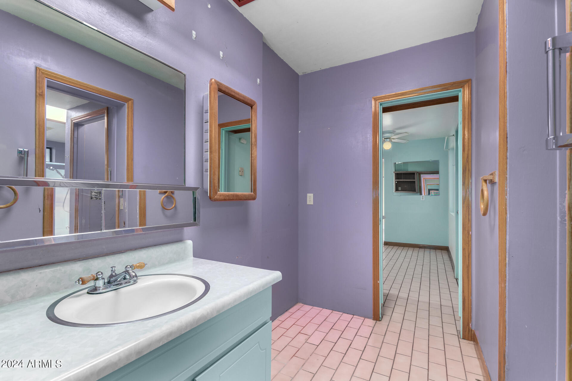 915 W 19TH Street