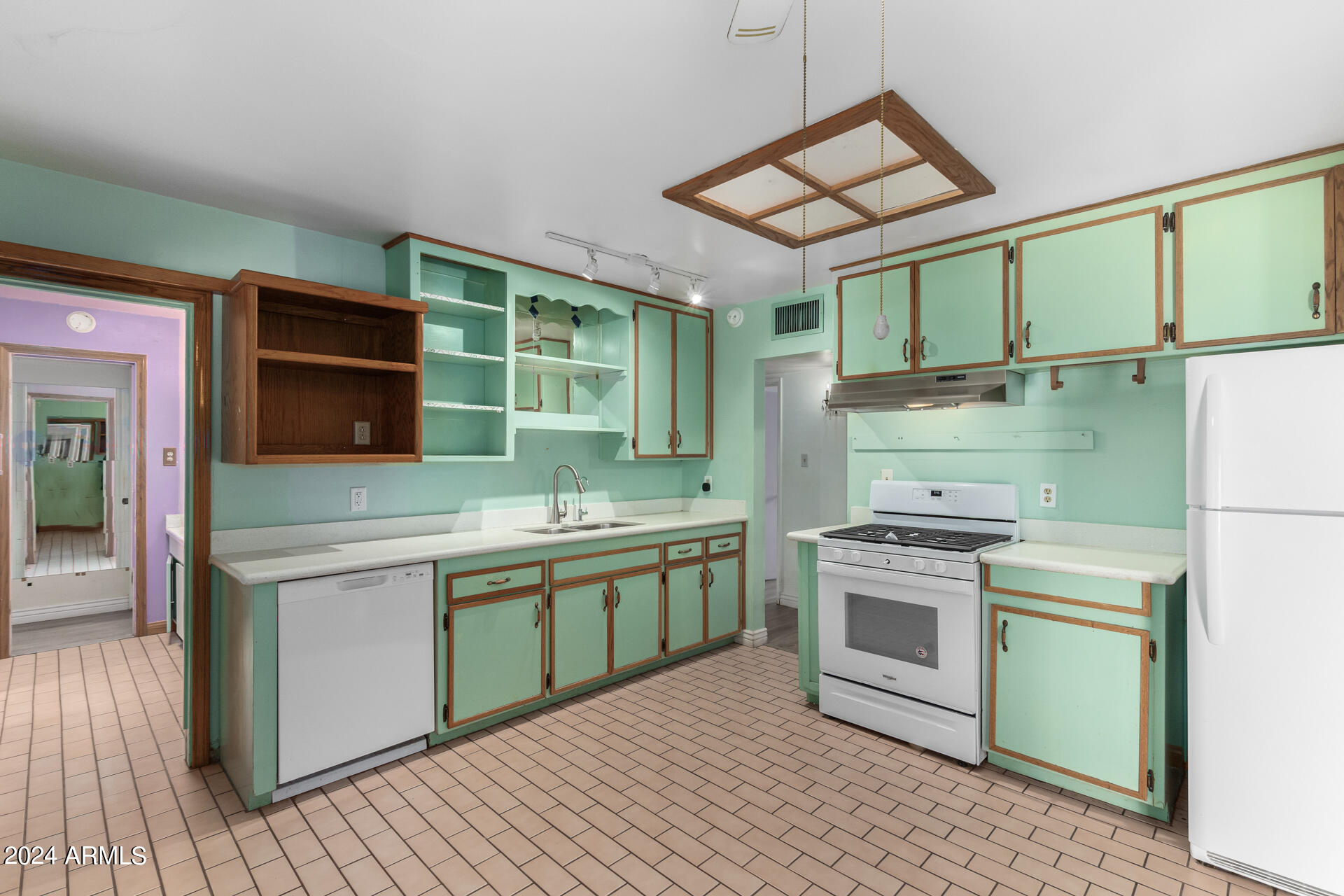 915 W 19TH Street