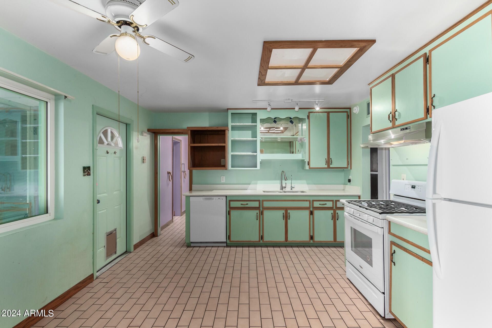 915 W 19TH Street