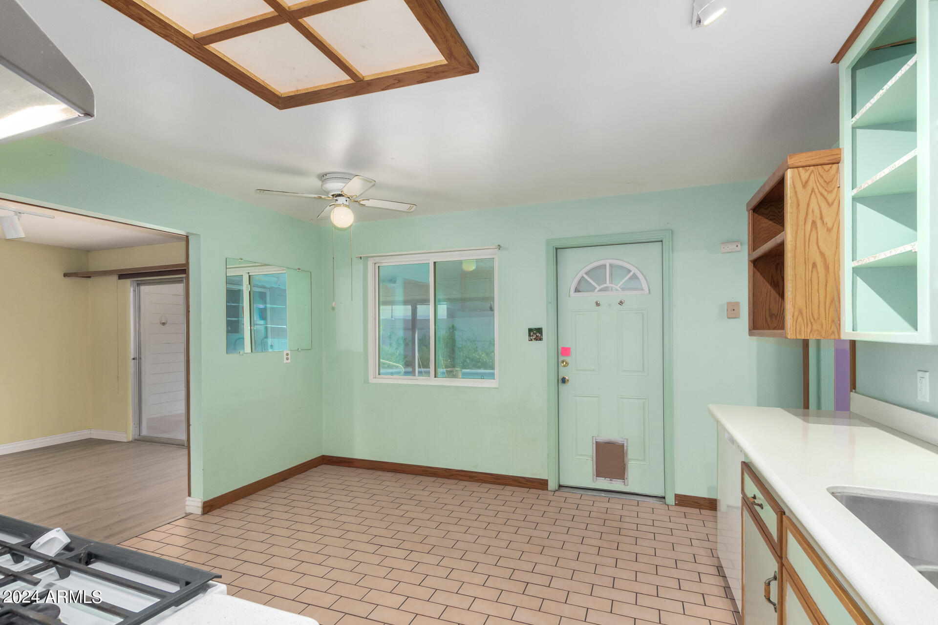 915 W 19TH Street