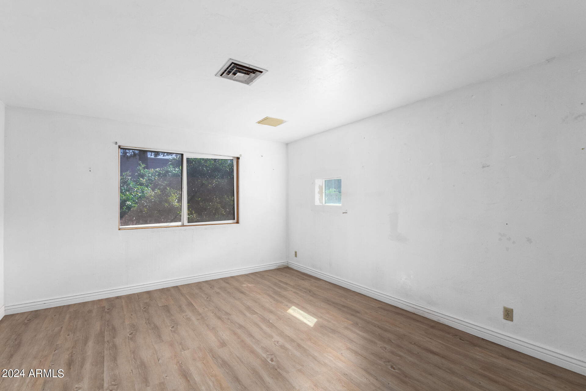 915 W 19TH Street