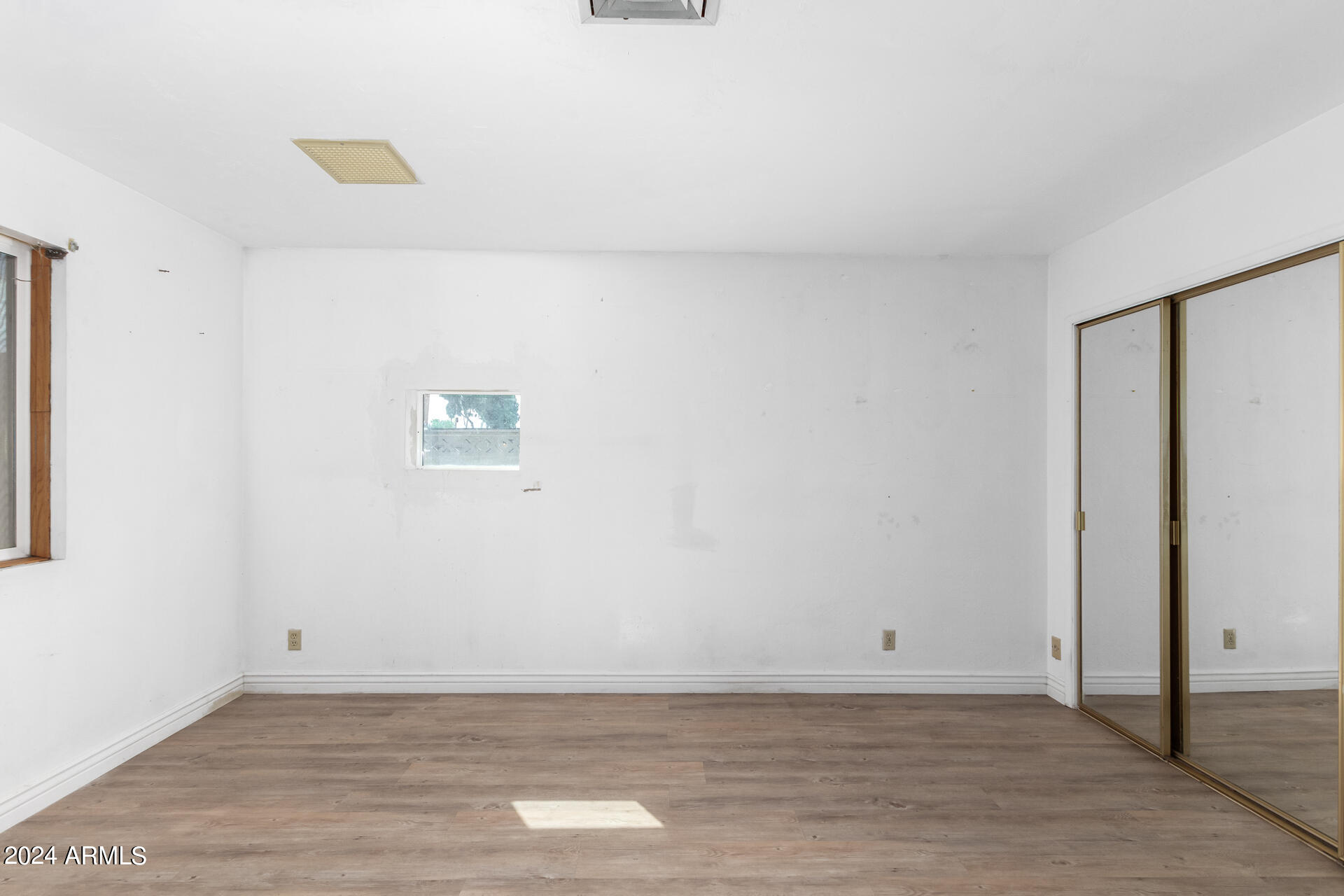 915 W 19TH Street