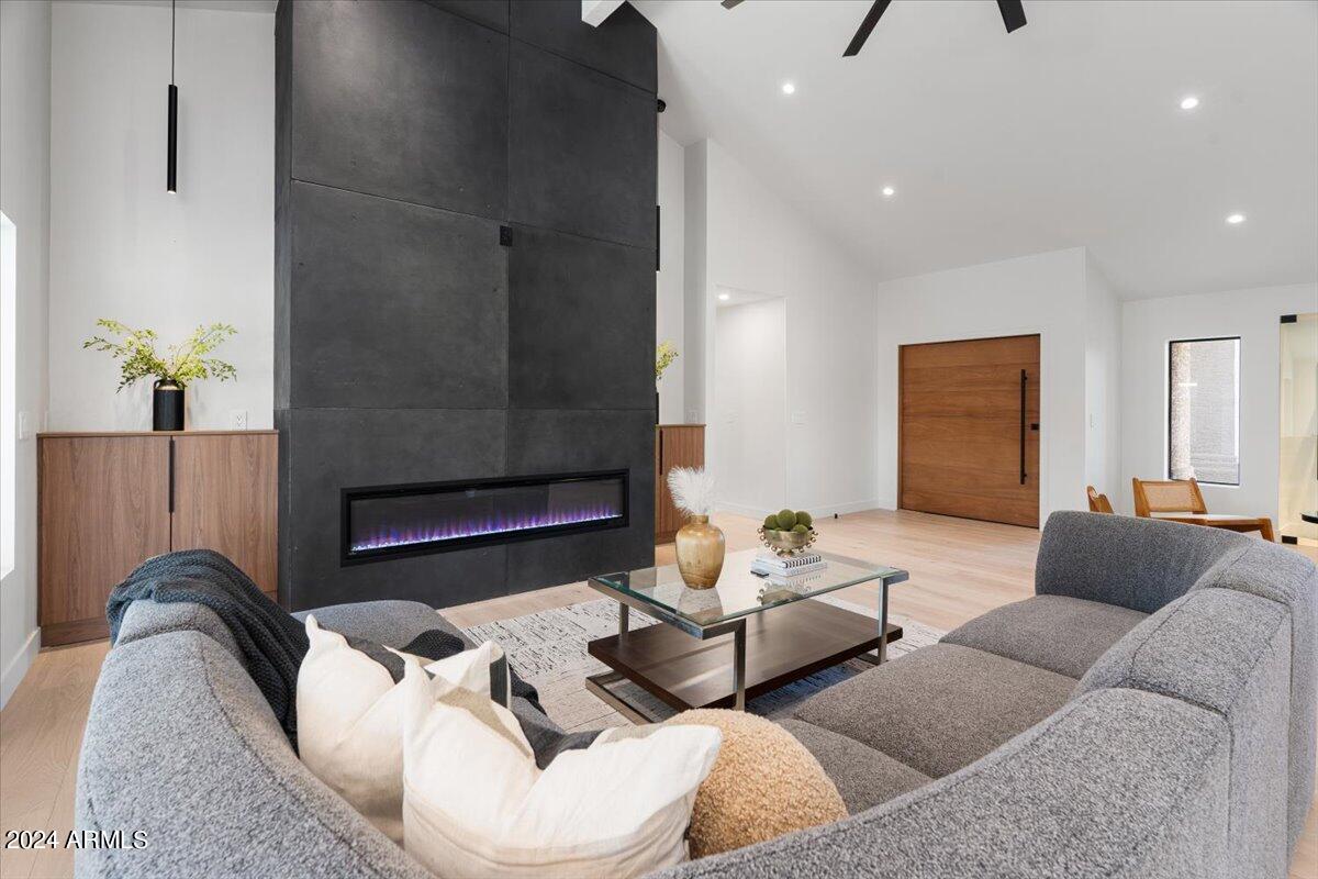 10043 N 106TH Place