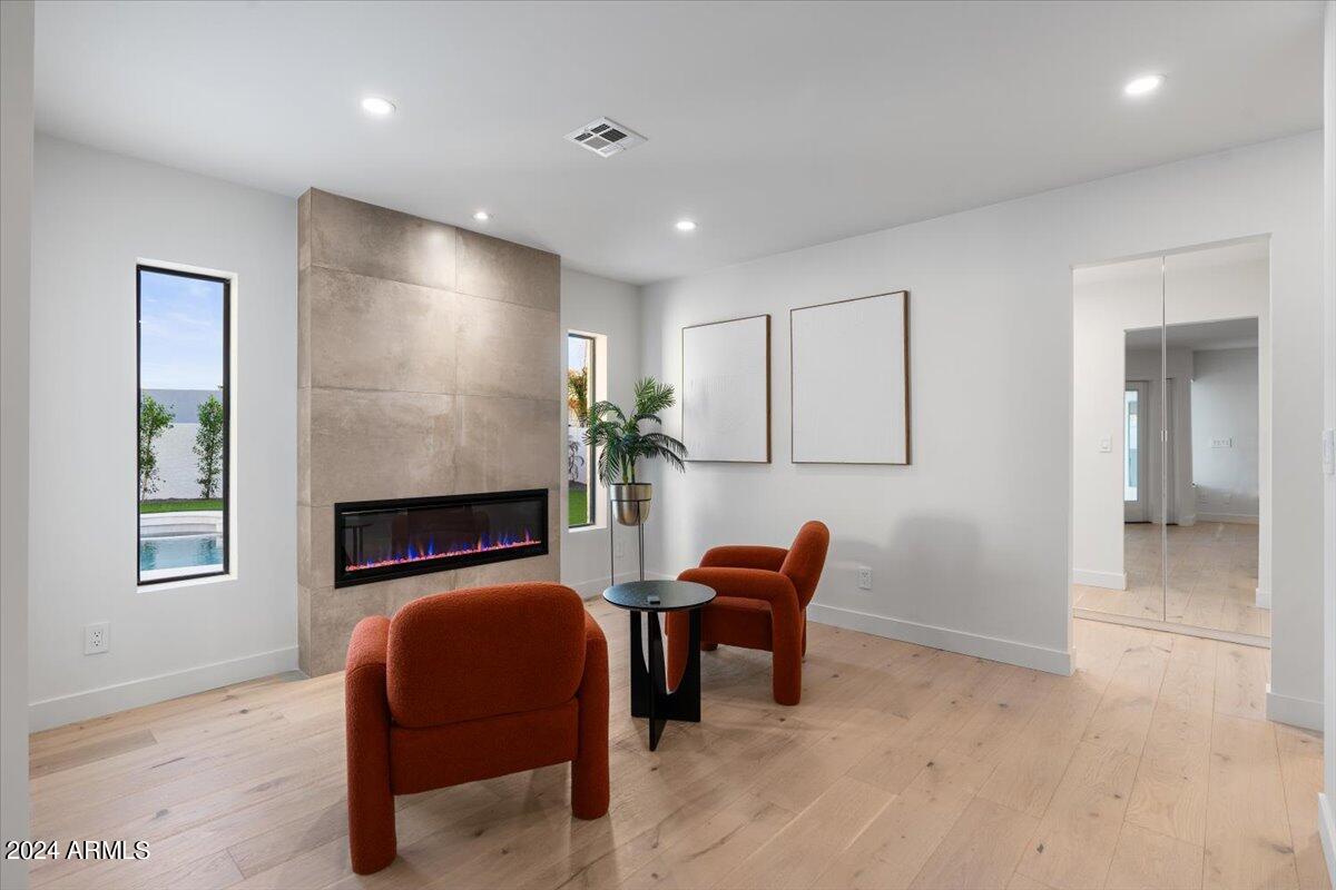 10043 N 106TH Place
