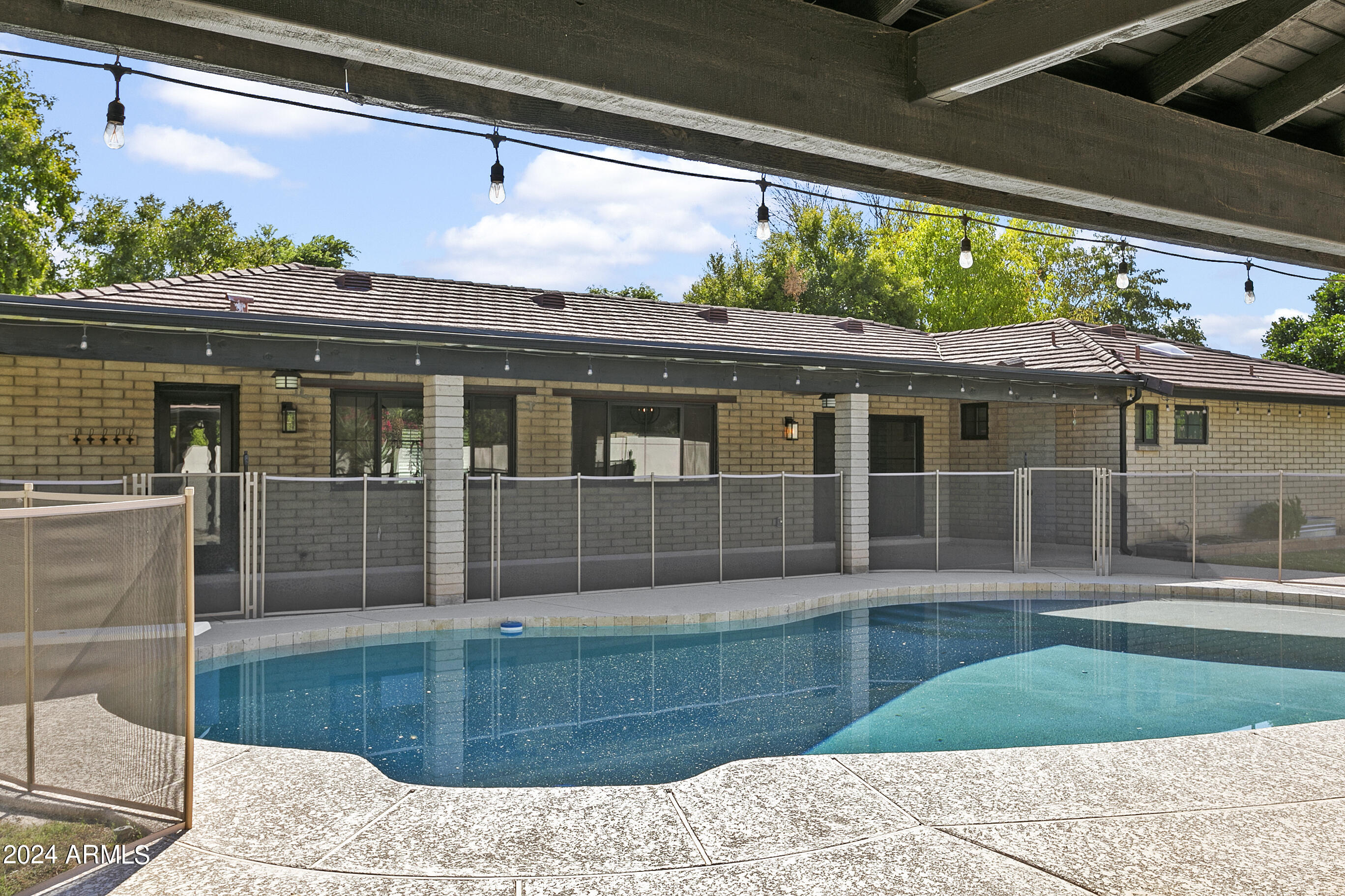 9248 S LAKESHORE Drive