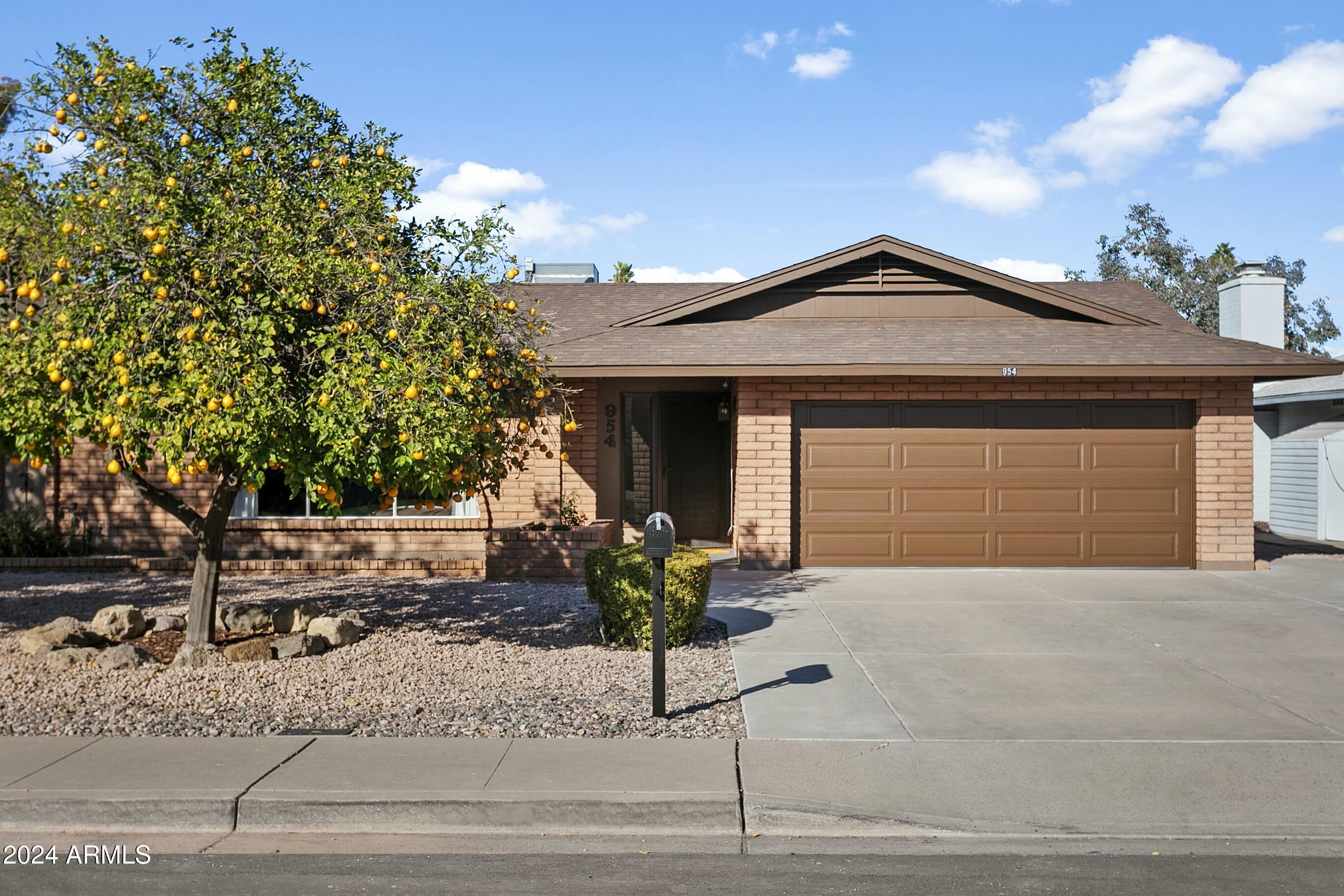 954 E Westchester Drive