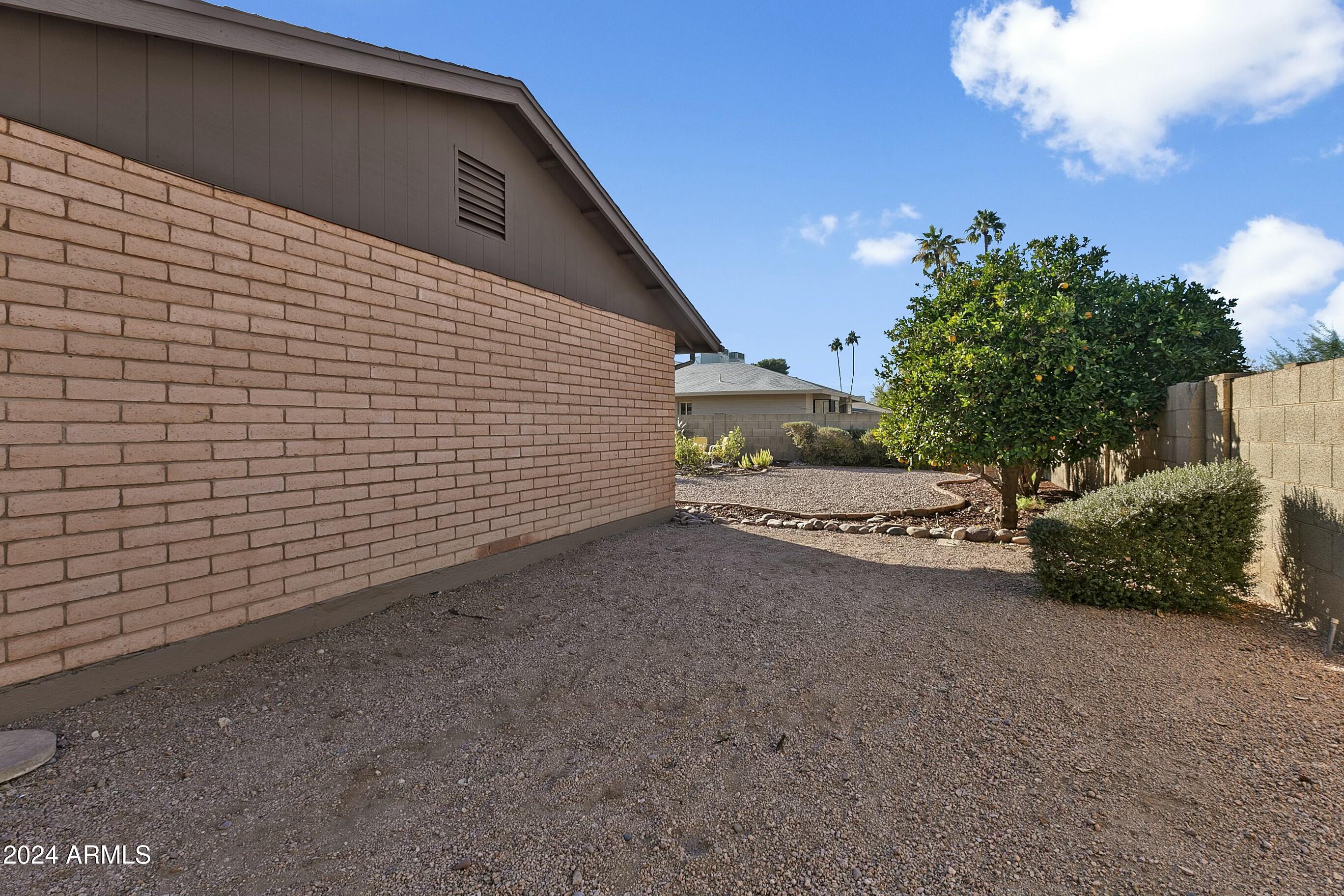 954 E Westchester Drive