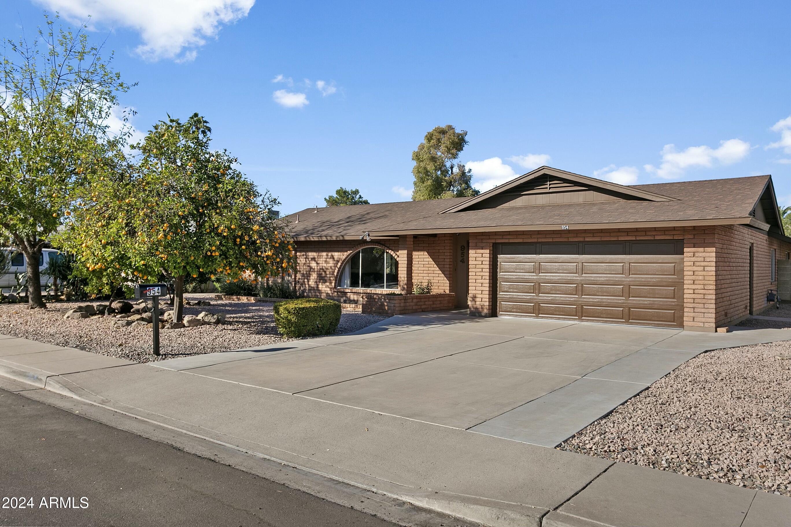 954 E Westchester Drive