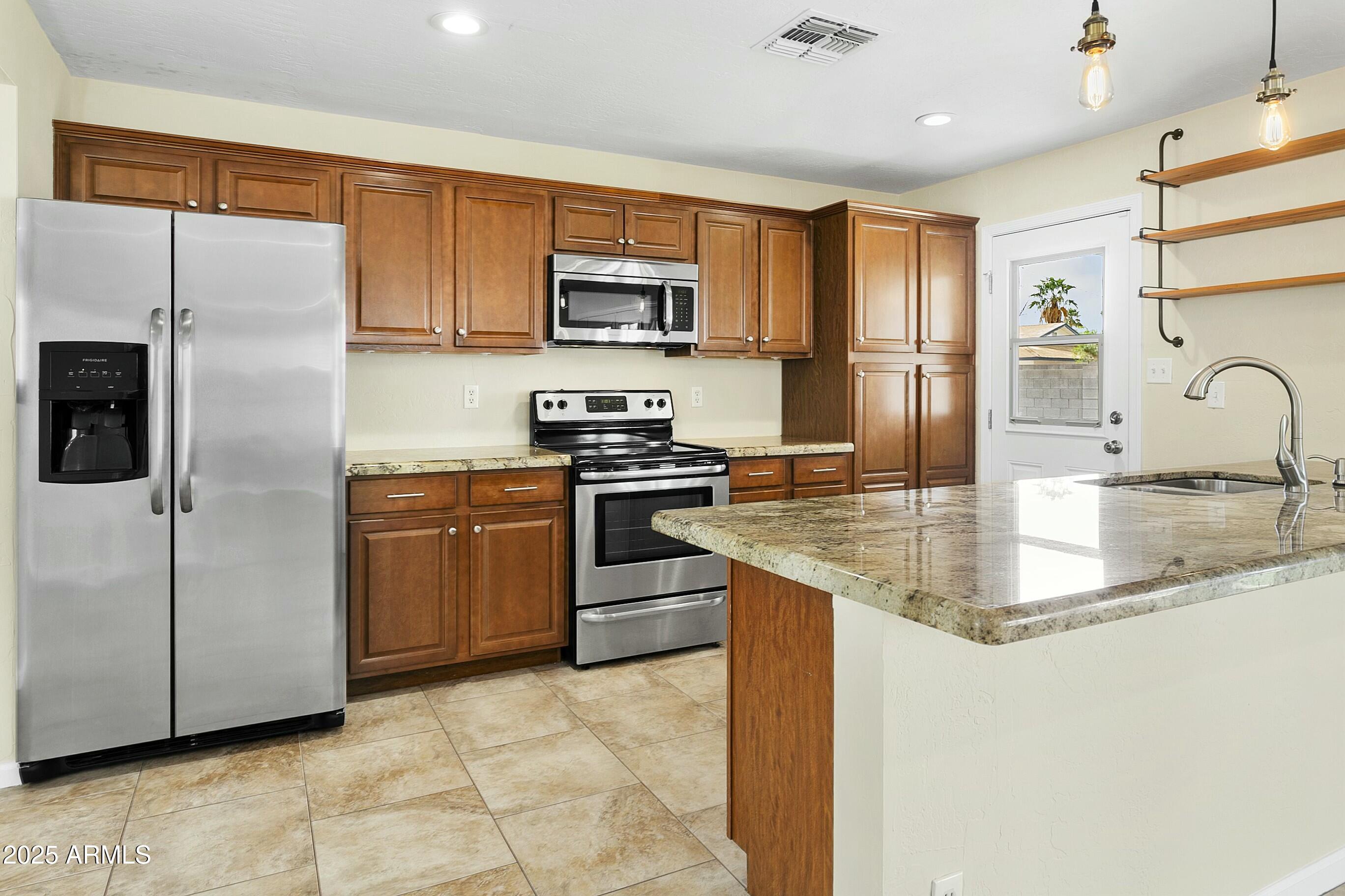 23 W FAIRMONT Drive