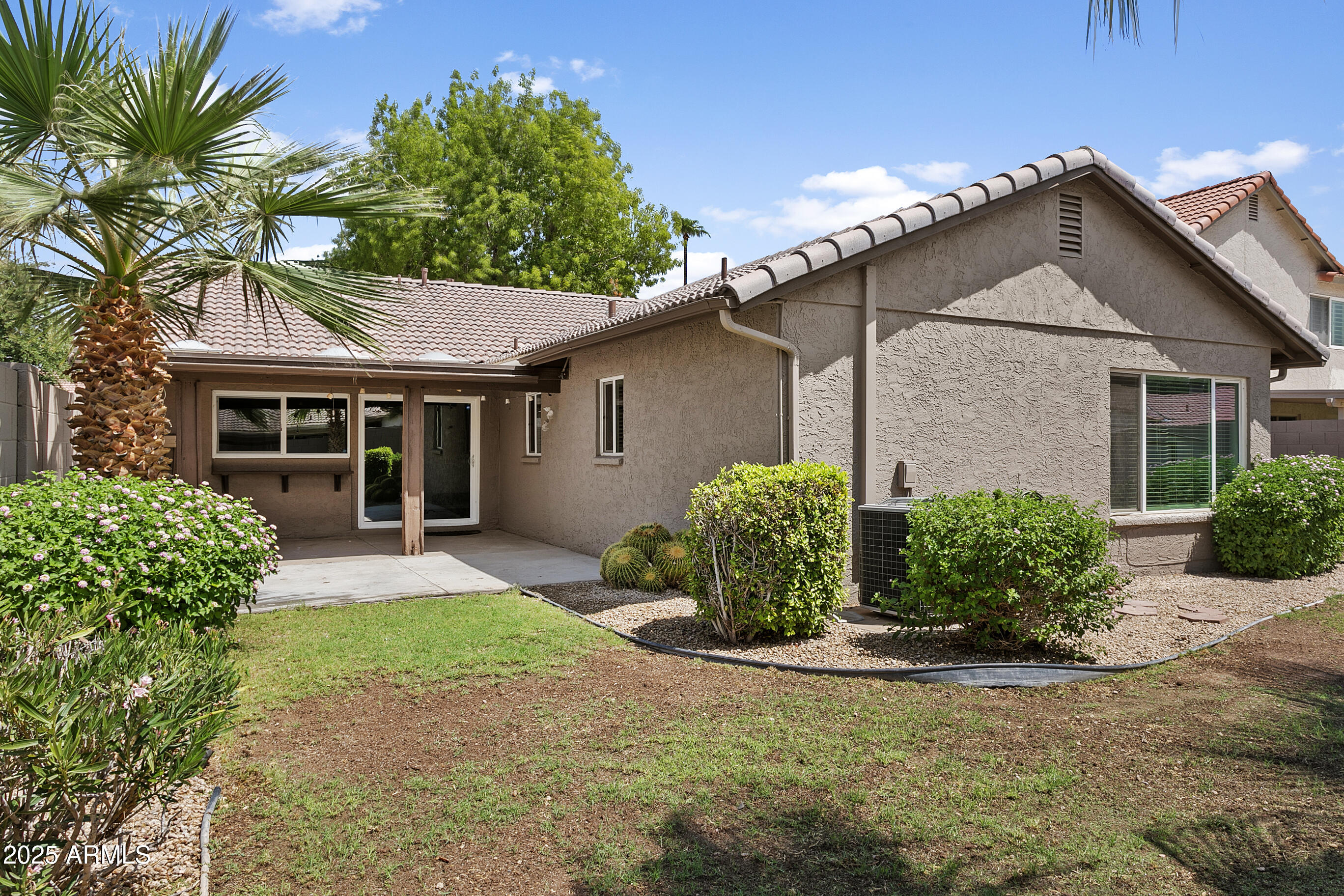 1527 E WESTWIND Way