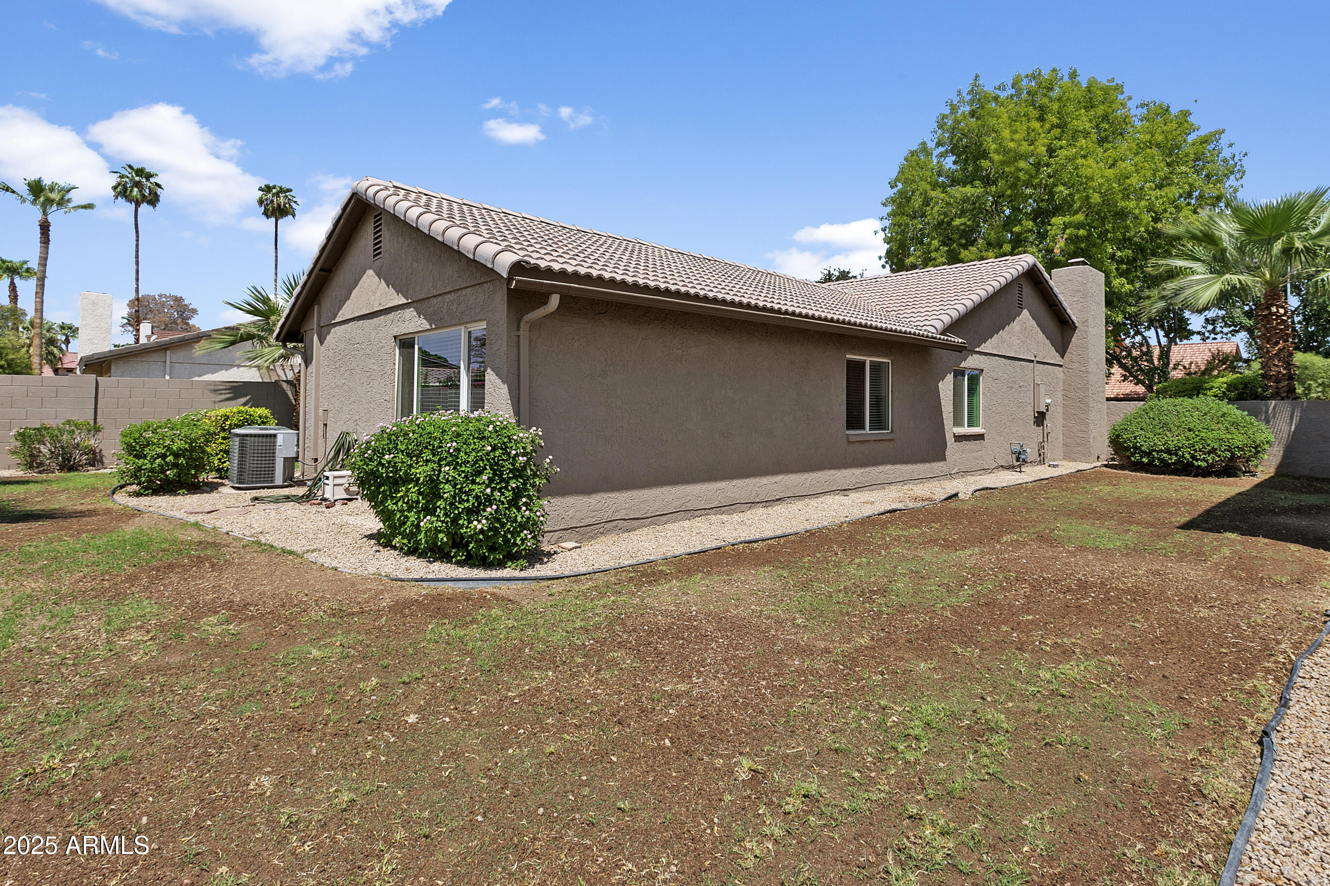 1527 E WESTWIND Way