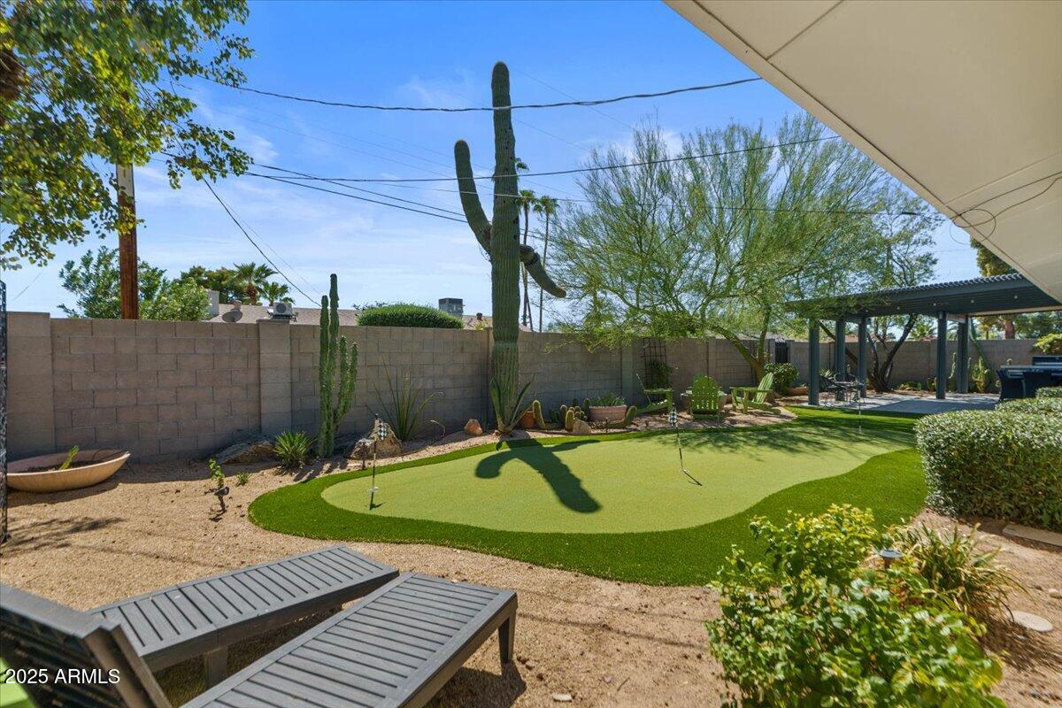 8337 E MINNEZONA Avenue