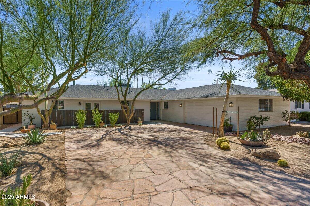 8337 E MINNEZONA Avenue
