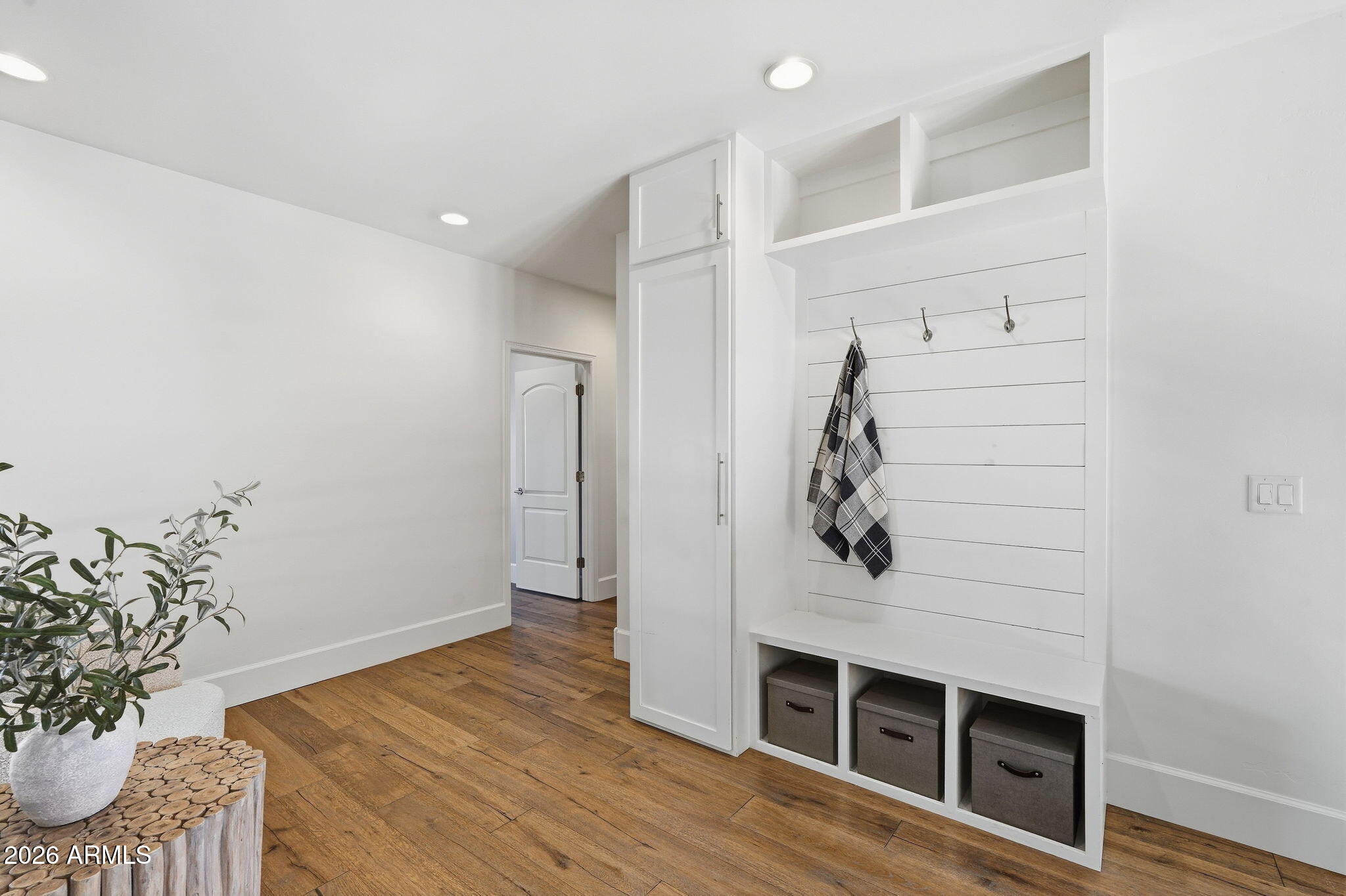 1221 W Sunrise Place