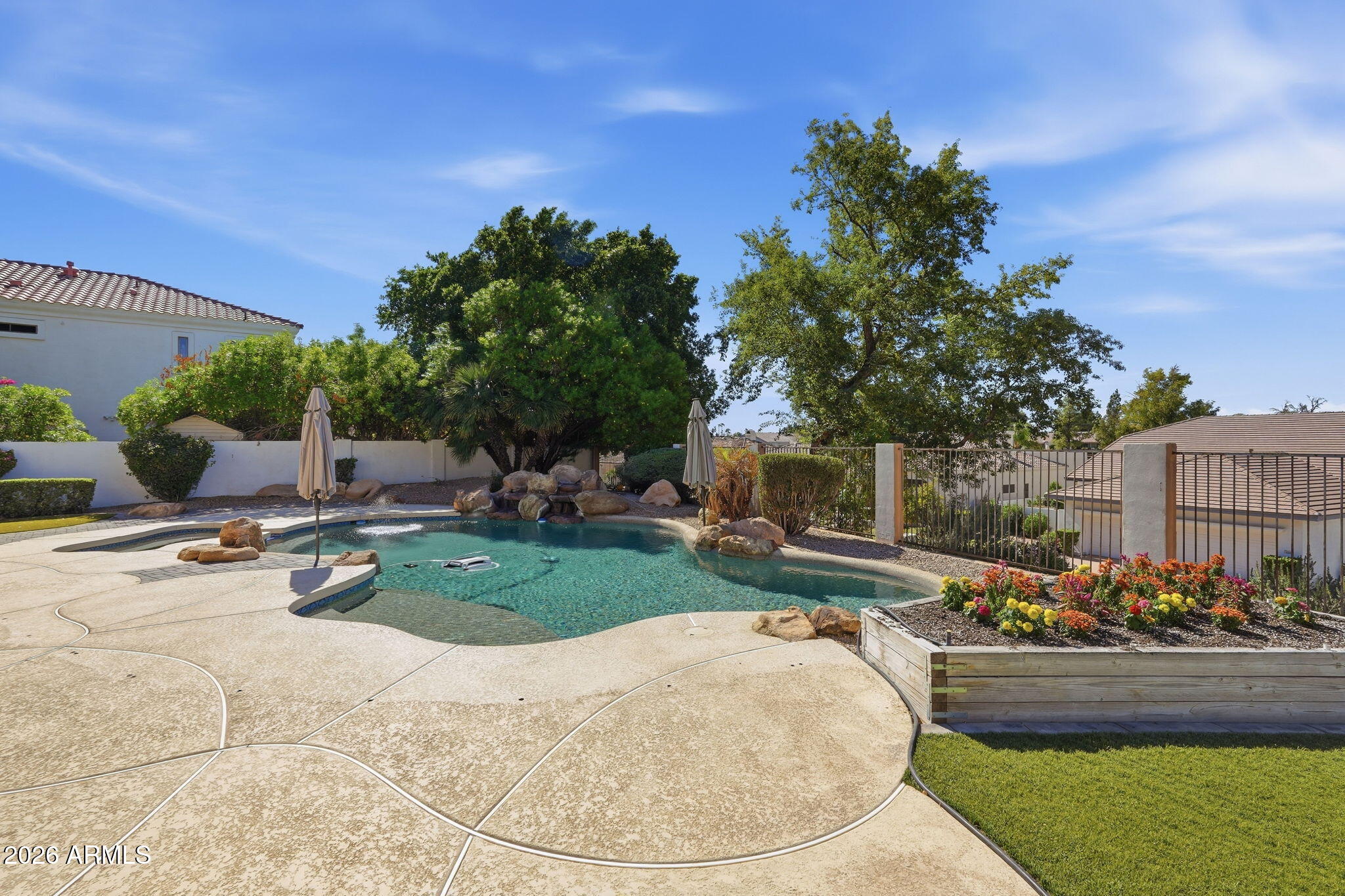 1221 W Sunrise Place