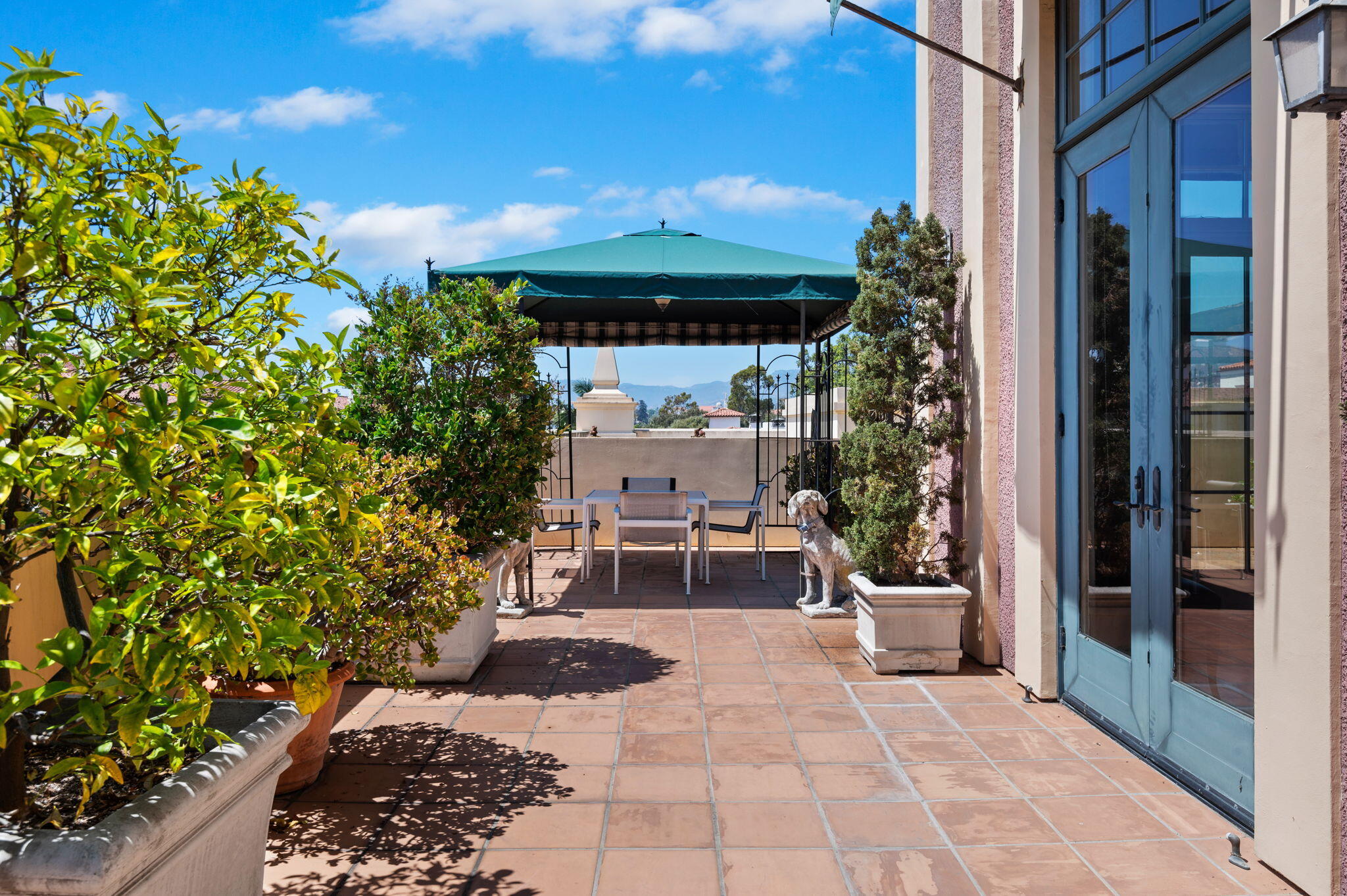 350 Chapala Street, 301