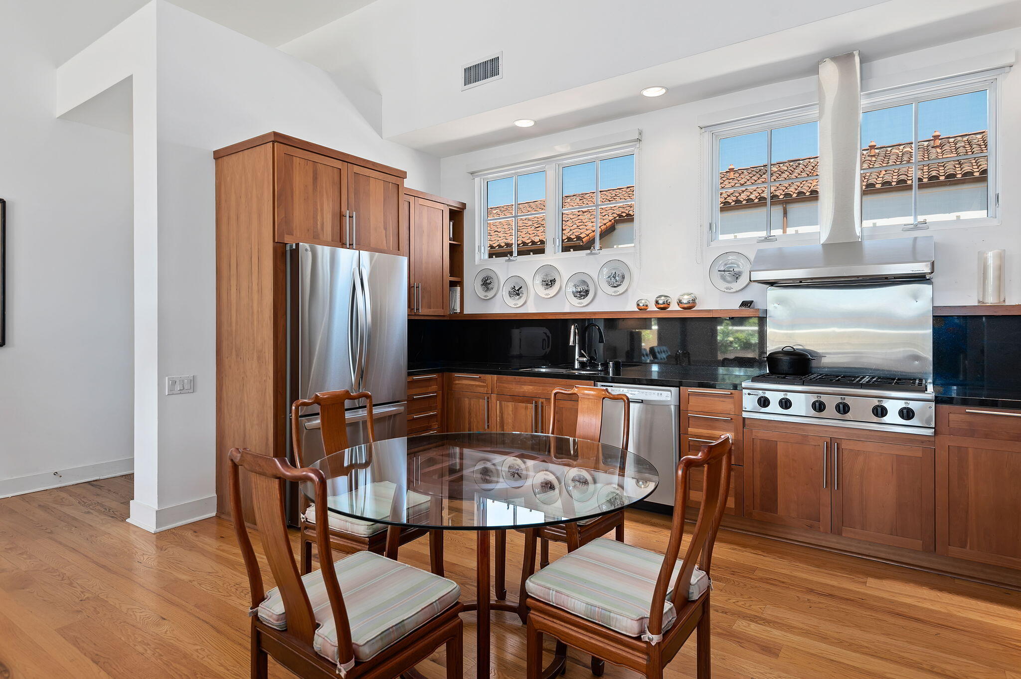 350 Chapala Street, 301