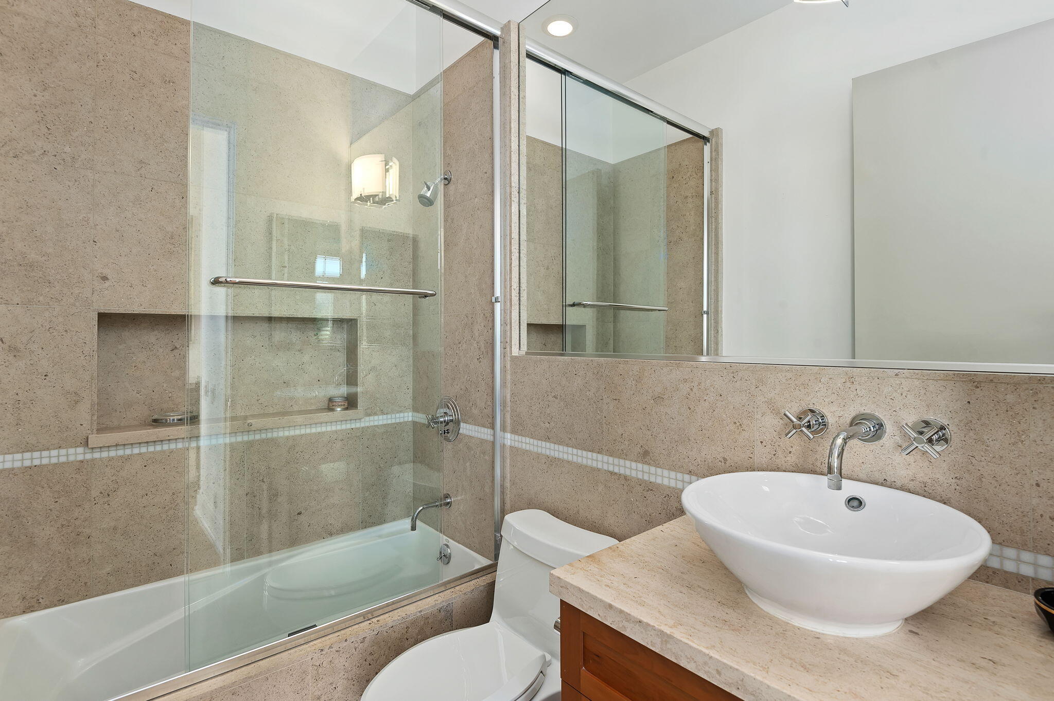 350 Chapala Street, 301